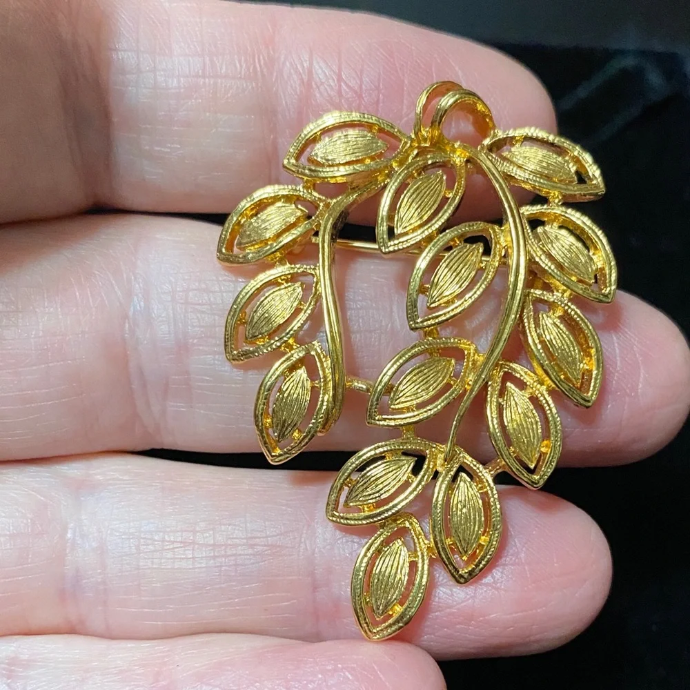 Elegant vintage Napier Gold Leaf Brooch pin